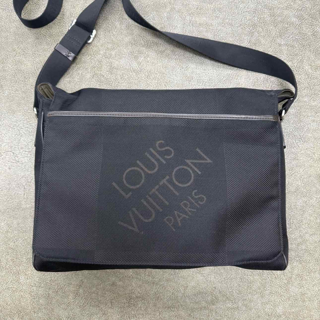 Louis Vuitton Messenger Bag "DAMIER GEANT" Used Black