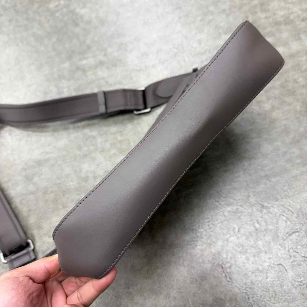 Louis Vuitton Messenger Bag "DISTRICT" New Grey Size PM