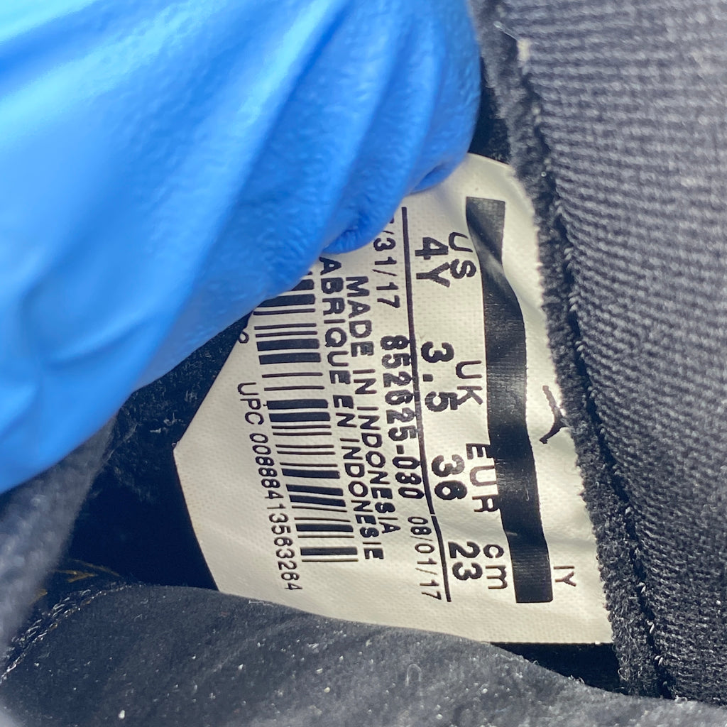 Air Jordan (GS) 11 Retro "Heiress Black Stingray" 2017 Used Size 4Y