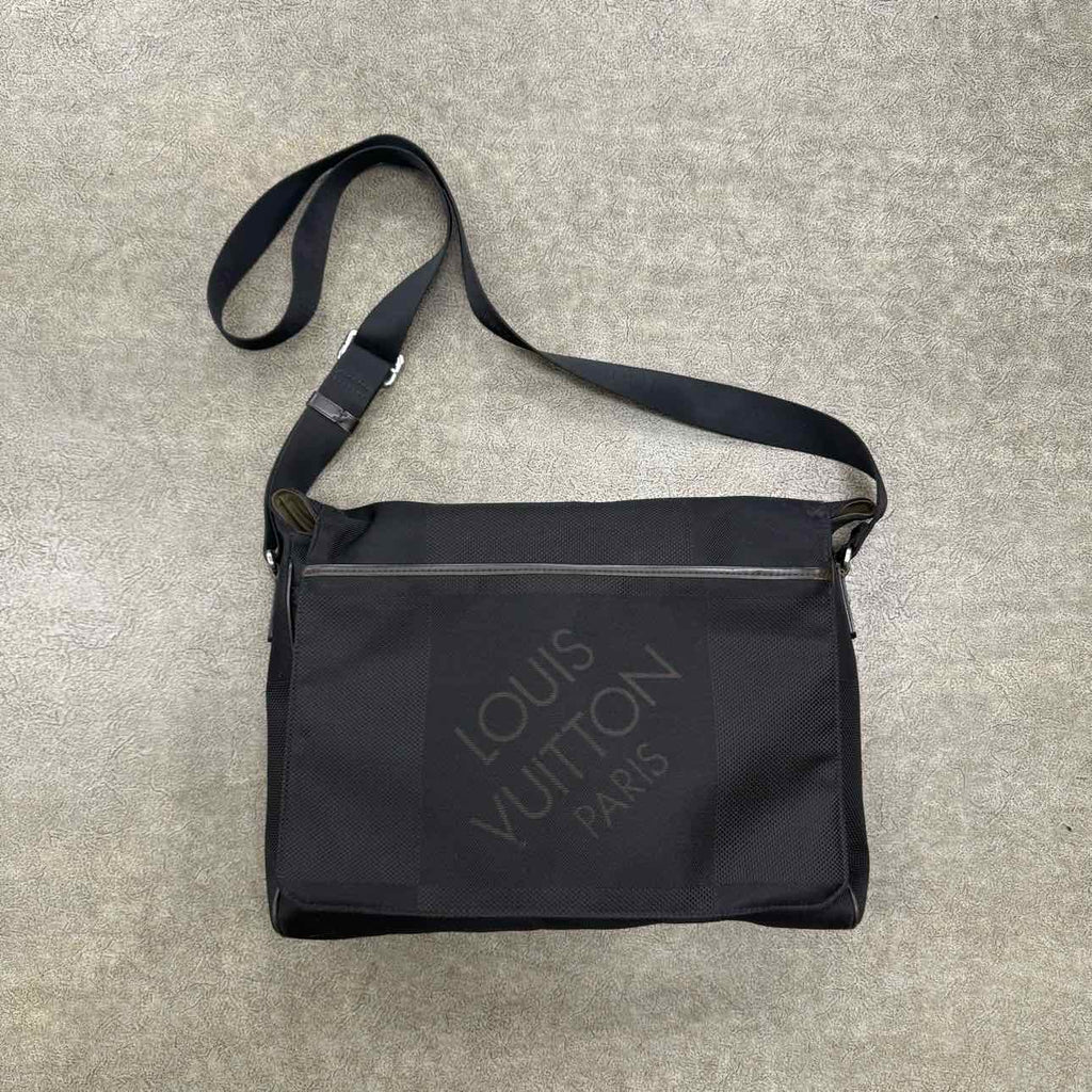 Louis Vuitton Messenger Bag "DAMIER GEANT" Used Black