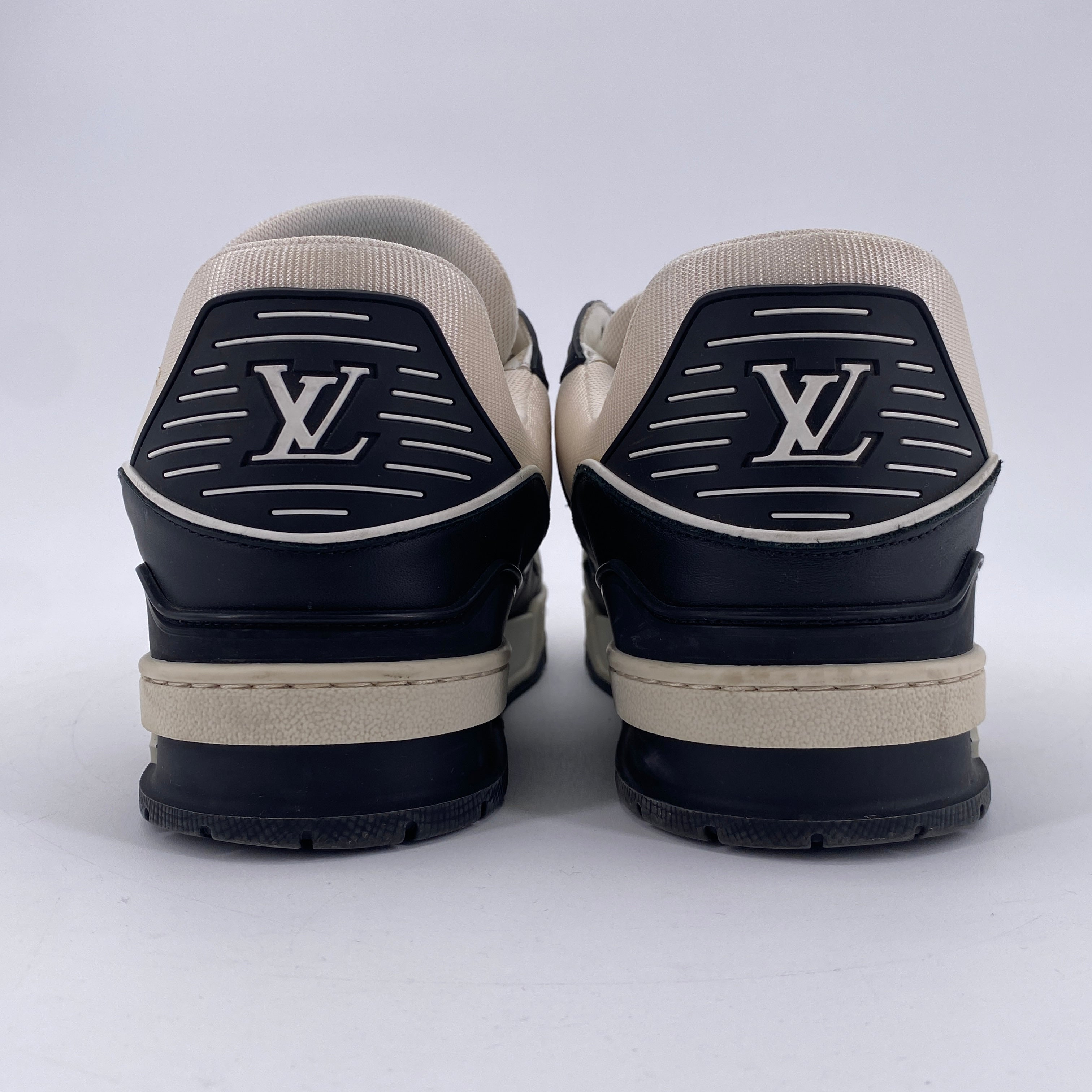 Louis Vuitton Trainer &quot;White Black&quot; 2022 Used Size 10.5LV