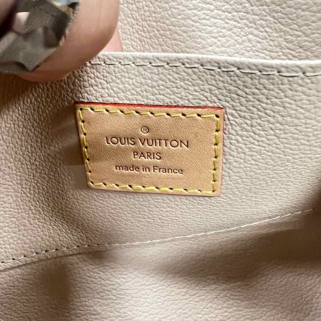 Louis Vuitton Pouch "AZURE" Used White