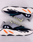 Yeezy 700 "Waverunner" 2017 Used Size 9