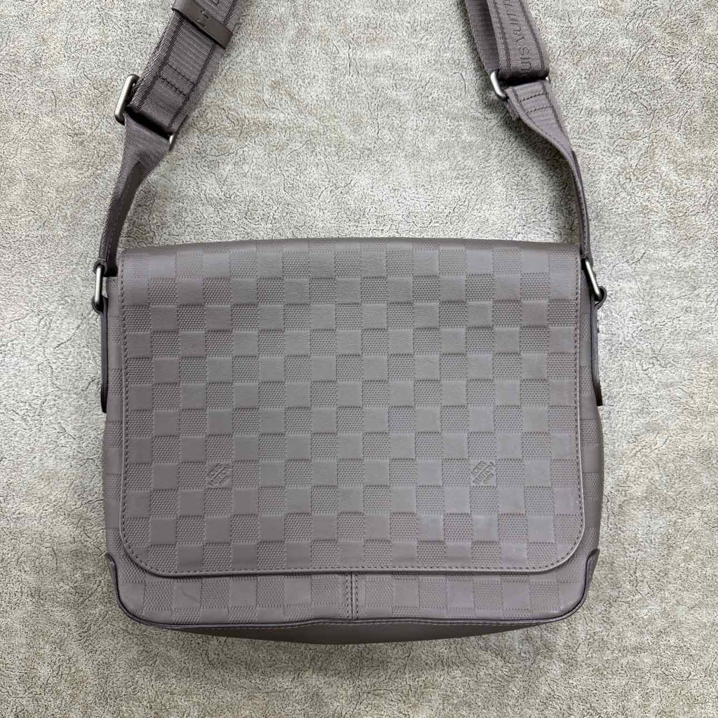 Louis Vuitton Messenger Bag "DISTRICT" New Grey Size PM