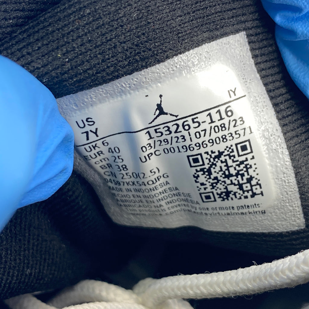 Air Jordan (GS) 12 Retro "Cherry" 2023 Used Size 7Y