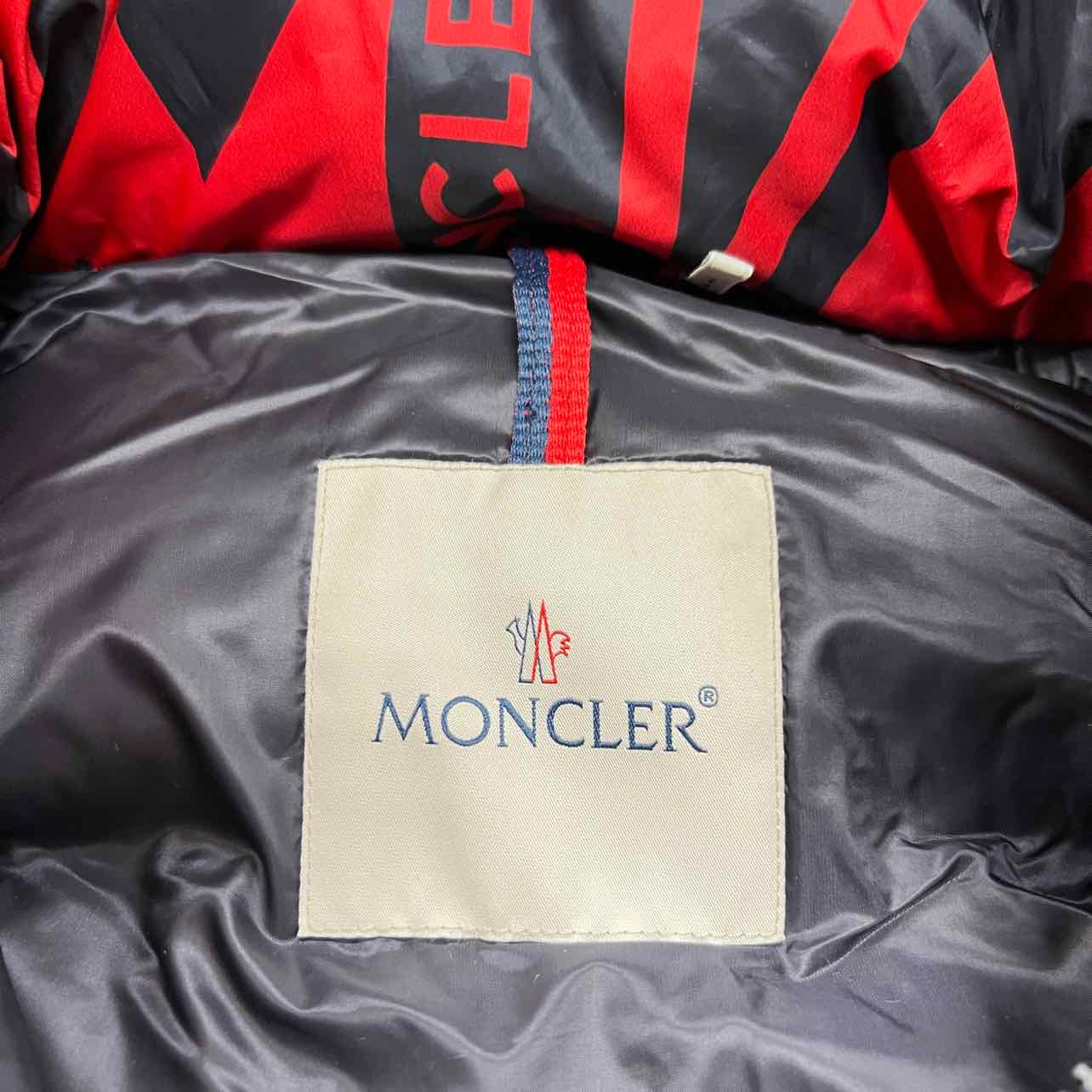 Moncler Jacket &quot;FRIOLAND GIUBBOTTO&quot; Red Used Size 4