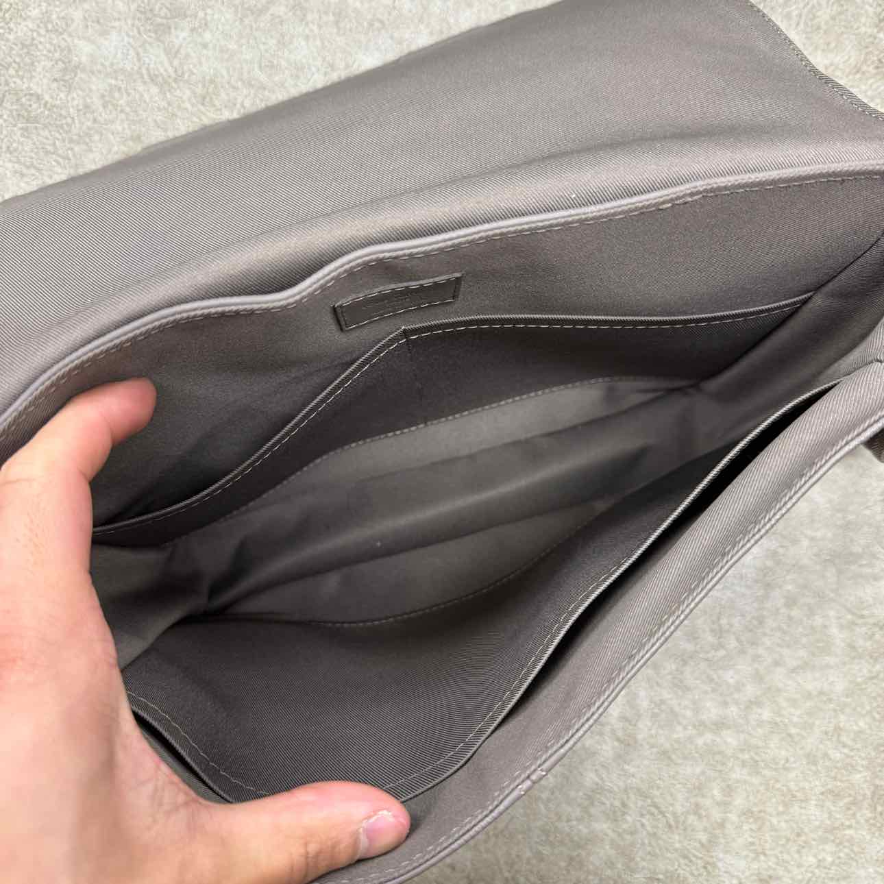 Louis Vuitton Messenger Bag &quot;DISTRICT&quot; New Grey Size PM