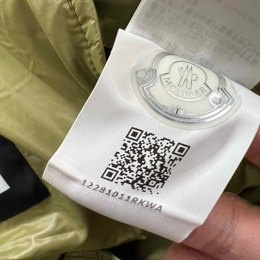 Moncler Jacket "GIUBBOTTO DERVO" Black Used Size 4