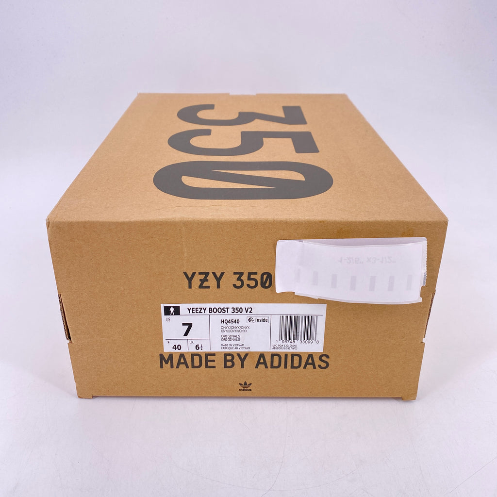 Yeezy 350 v2 "Onyx" 2022 Used Size 7