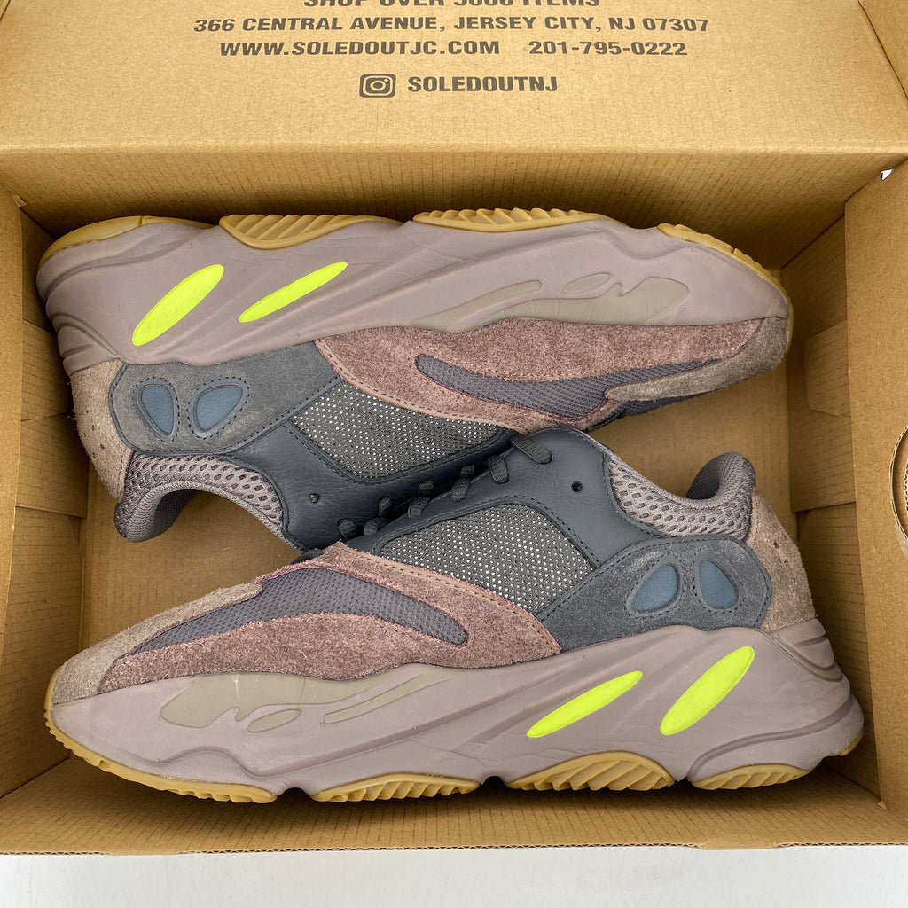 Yeezy 700 "MAUVE" 2018 Used Size 10
