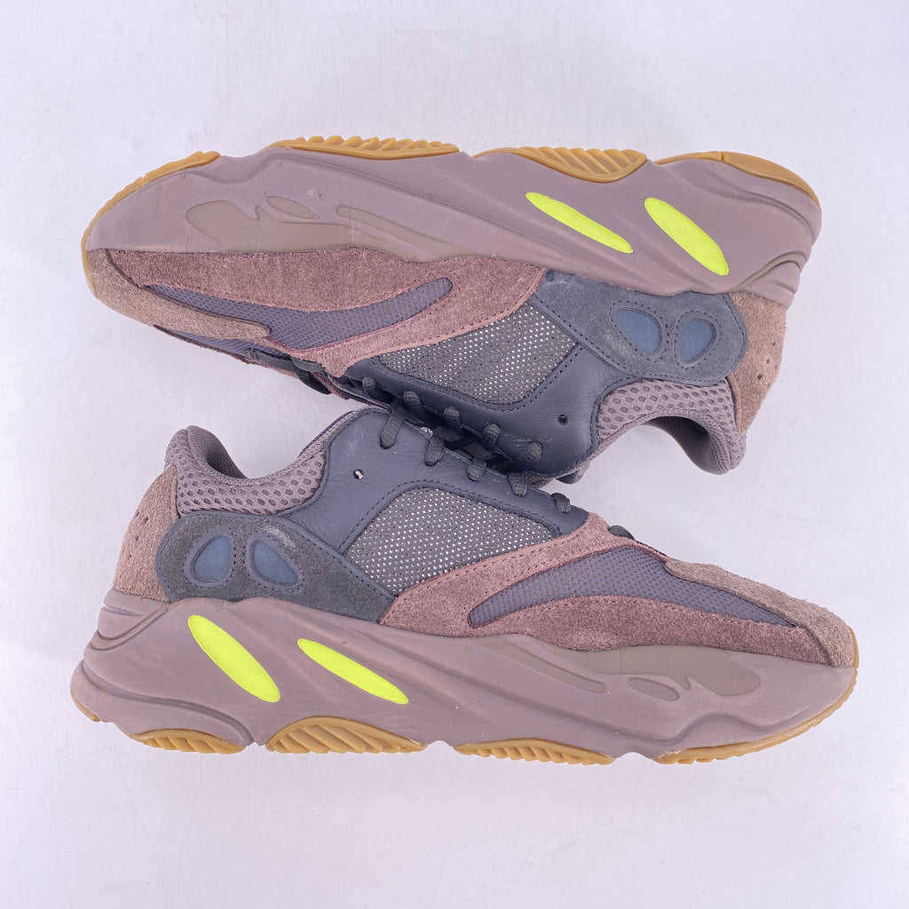 Yeezy 700 "MAUVE" 2018 Used Size 10