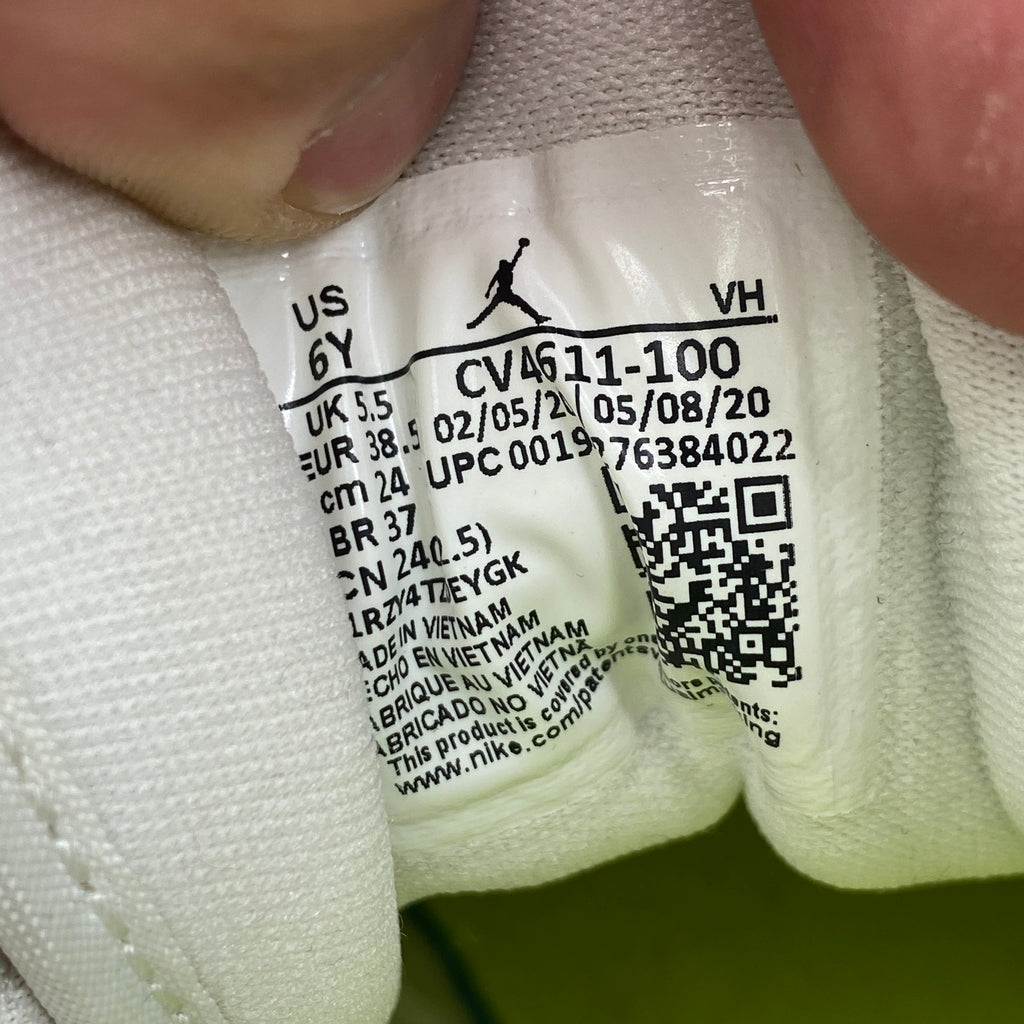 Air Jordan (GS) 1 Mid "Edge Glow" 2020 Used Size 6Y