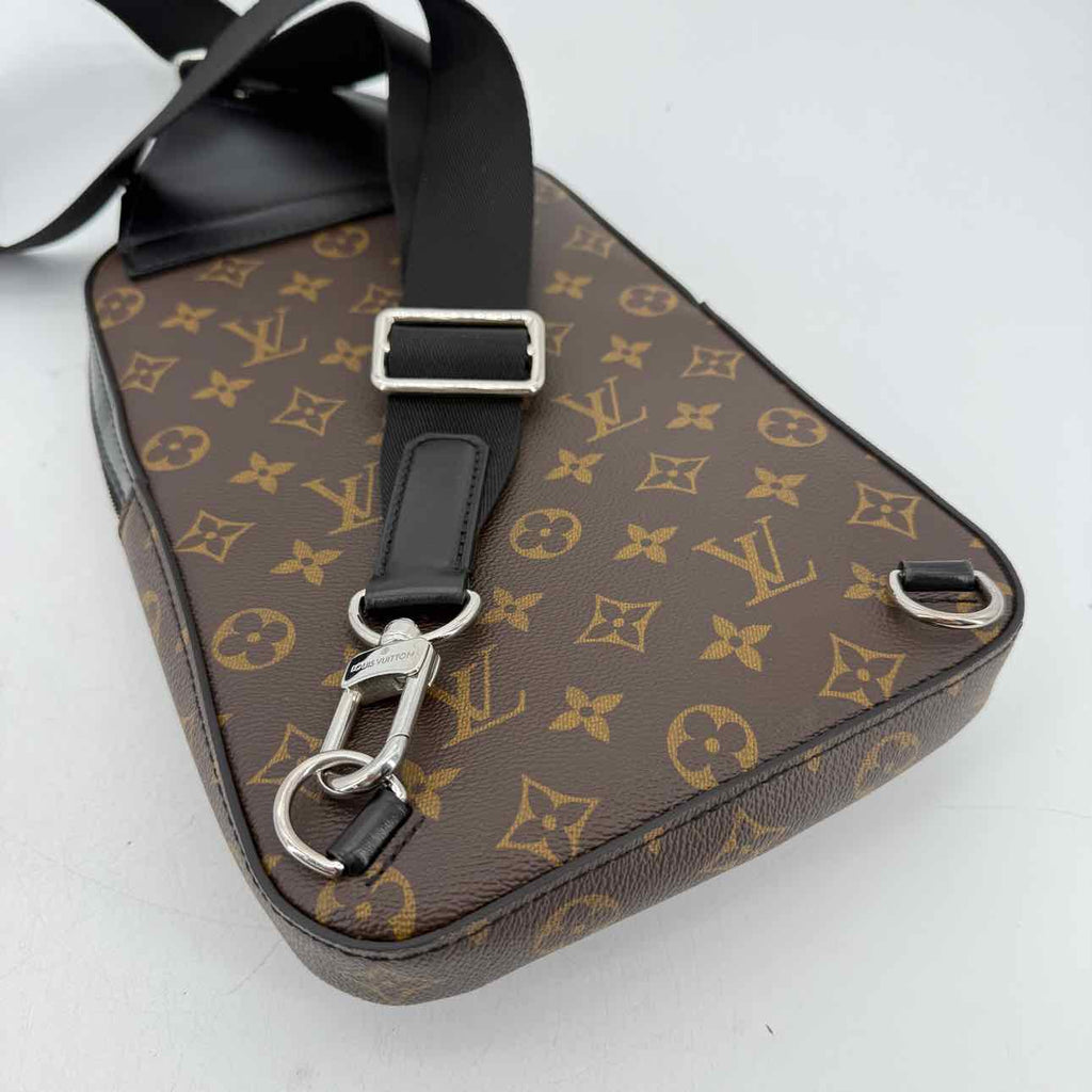 Louis Vuitton Bag "AVENUE SLING BAG" Used Brown