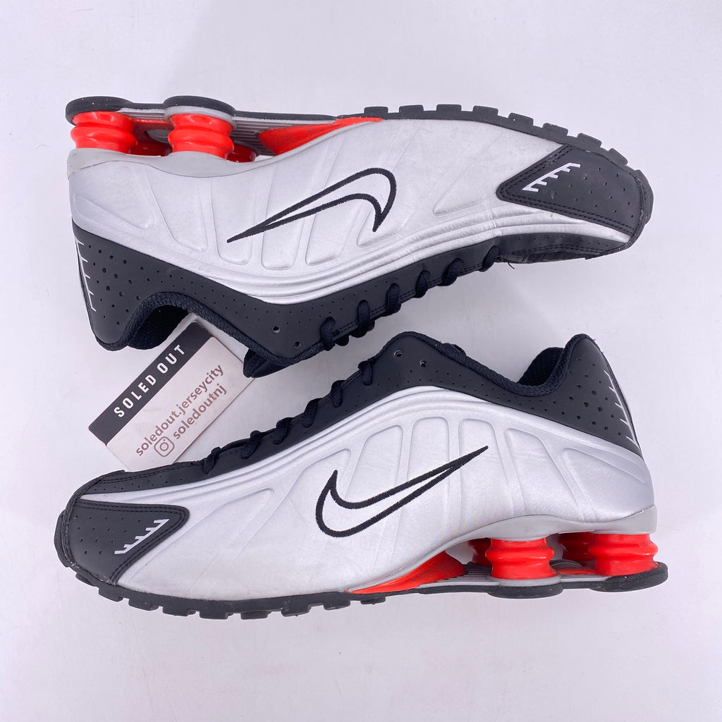 Nike Shox R4 "Black Metallic Silver" 2025 Used Size 10.5