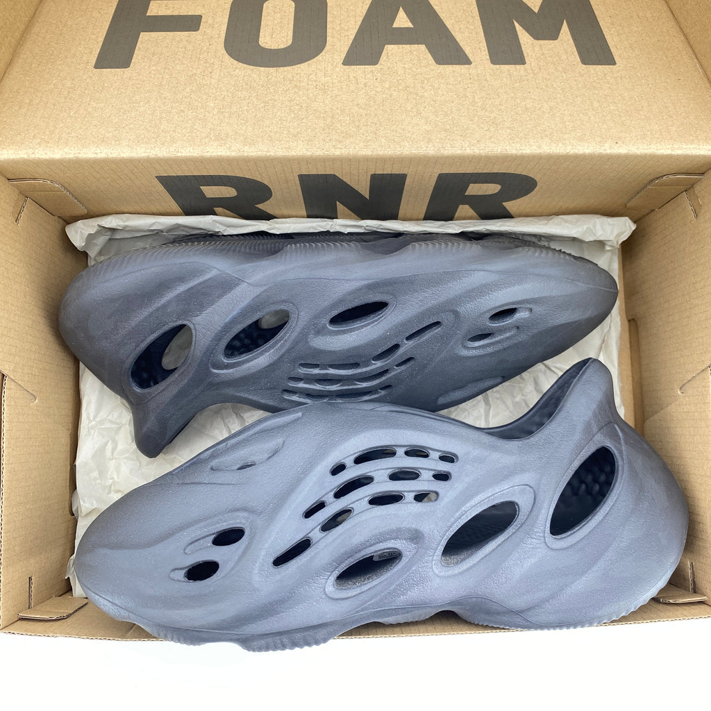 Yeezy Foam RNNR "Onyx" 2024 Used Size 6