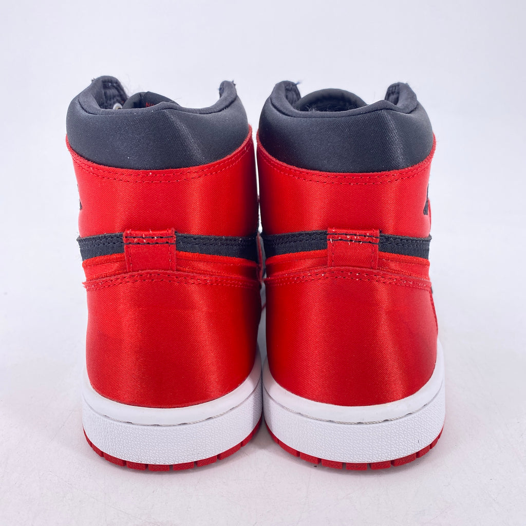 Air Jordan (W) 1 Retro High OG "Satin Bred" 2023 Used Size 7W