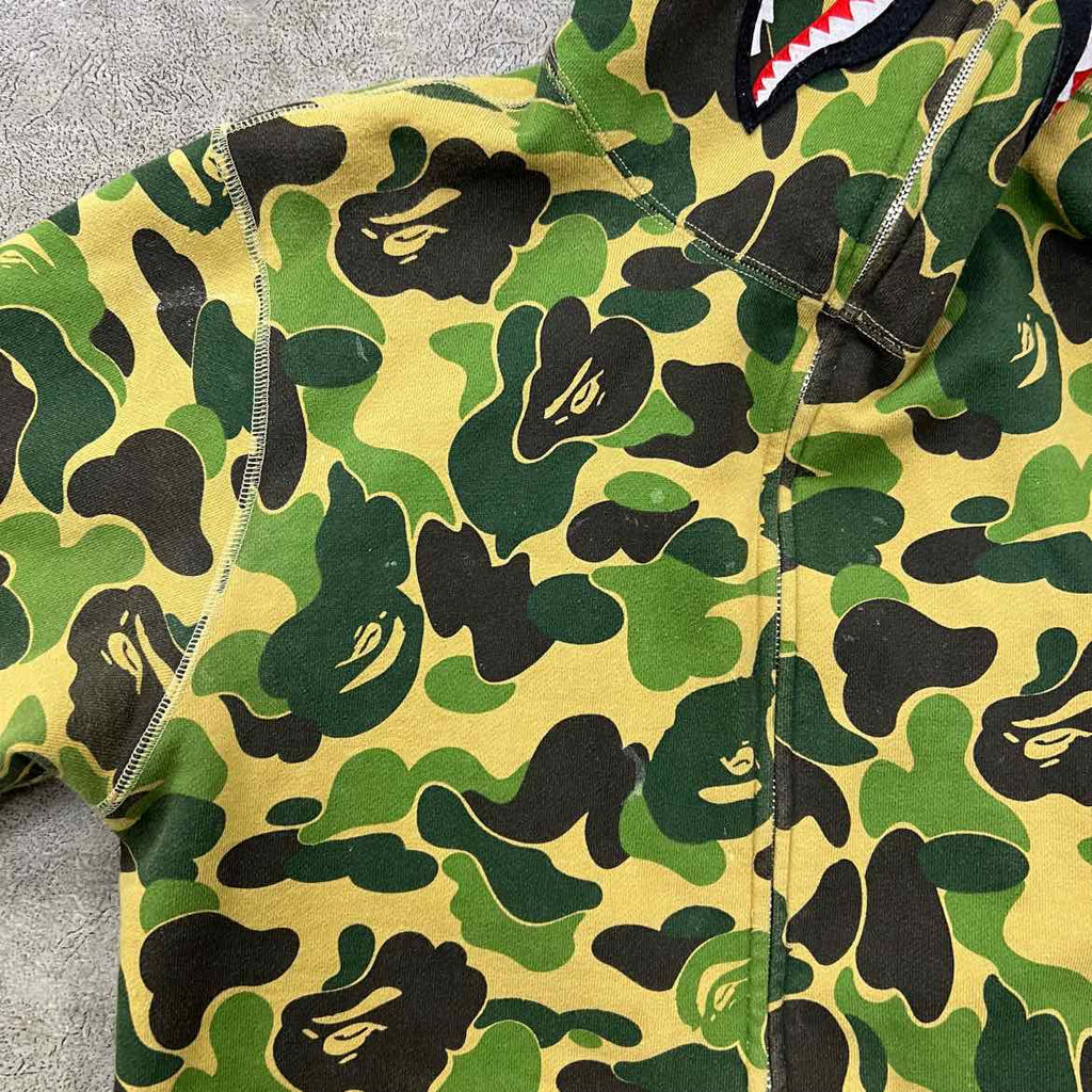 Bape Zip Up "SHARK" Camo Used Size L
