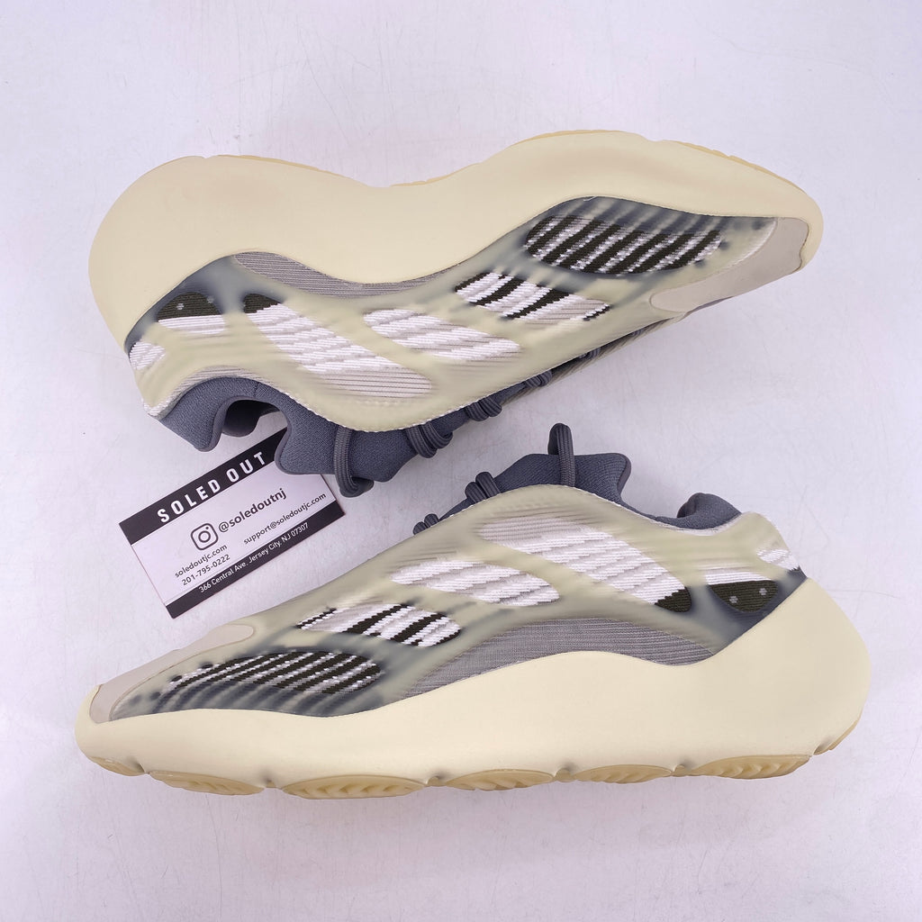 Yeezy 700 v3 "Fade Salt" 2022 Used Size 10