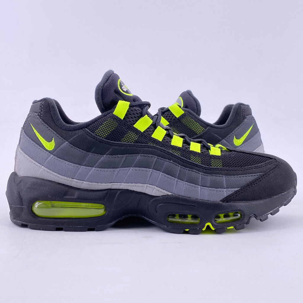 Nike Air Max 95 "Black Neon" 2023 Used Size 8.5