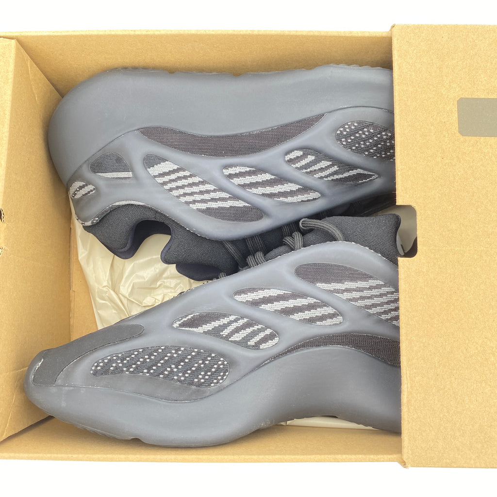 Yeezy 700 v3 "Dark Glow" 2021 Used Size 11.5