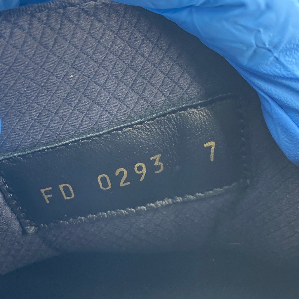 Louis Vuitton Trainer "Discovery"  Used Size 7 LV