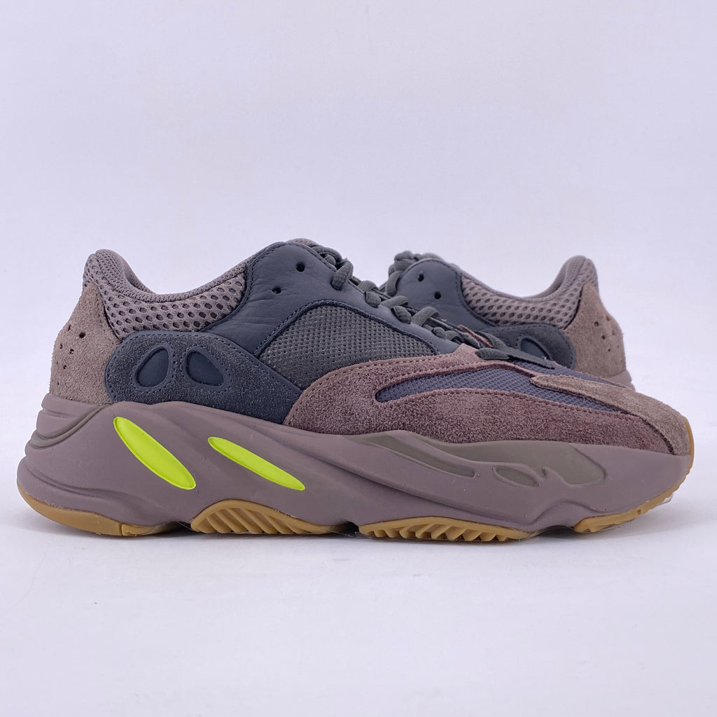 Yeezy 700 "Mauve" 2018 Used Size 8