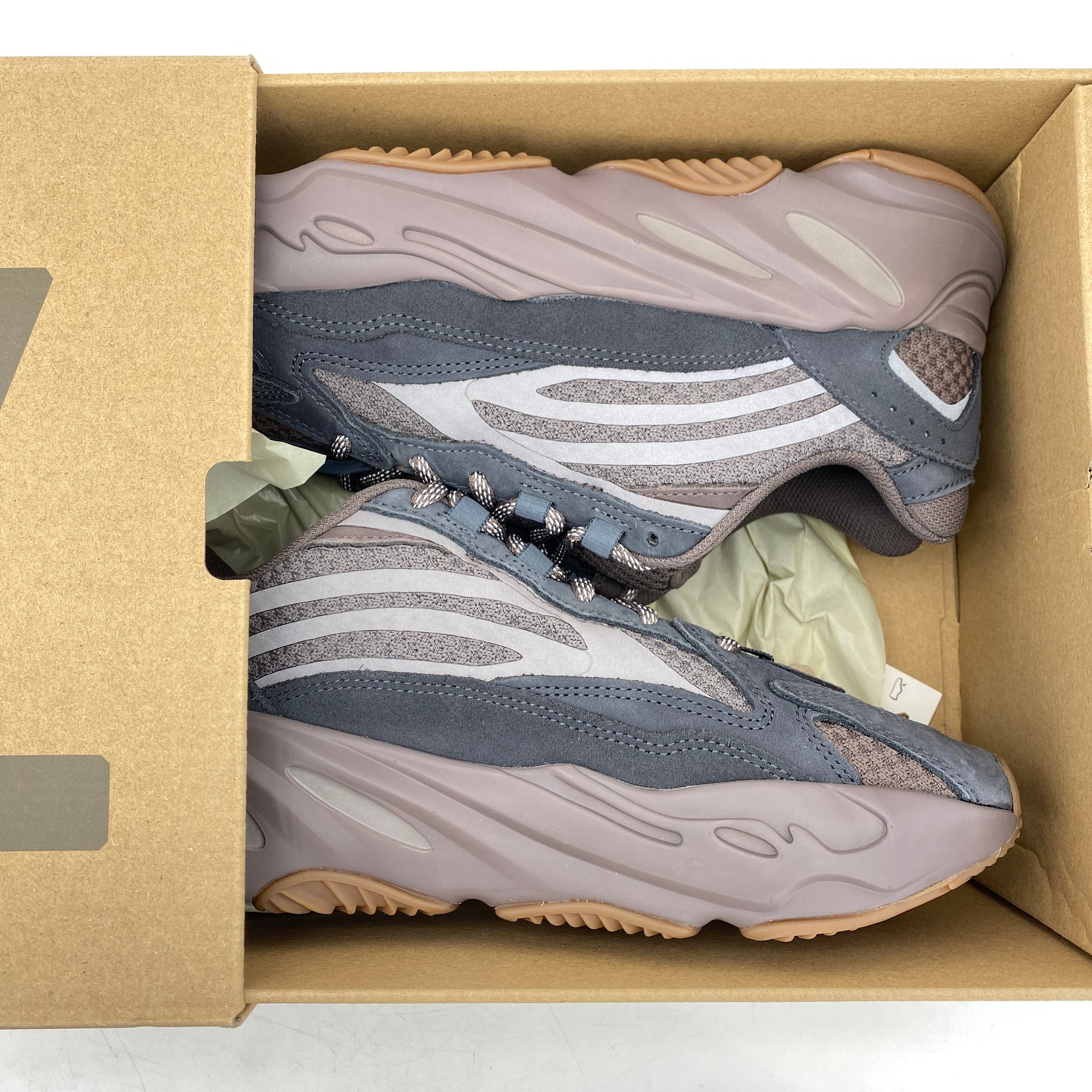 Yeezy 700 v2 &quot;Mauve&quot; 2021 New Size 9