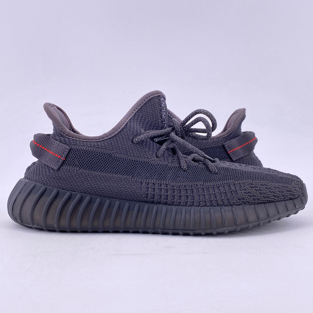 Yeezy 350 v2 "Black Non-Reflective" 2019 Used Size 9.5