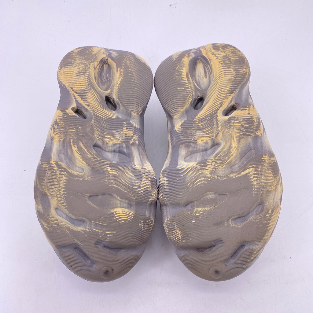 Yeezy Foam RNNR "Mxt Moon Gray" 2021 Used Size 5