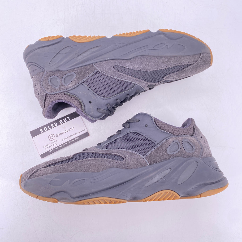 Yeezy 700 "Utility Black" 2019 Used Size 9