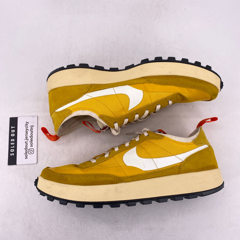 Nike (W) General Purpose Shoe "Dark Sulfur" 2022 Used Size 12W