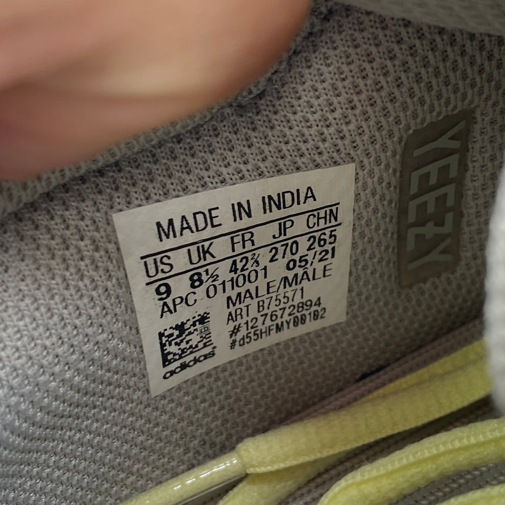 Yeezy 700 "Waverunner" 2017 Used Size 9