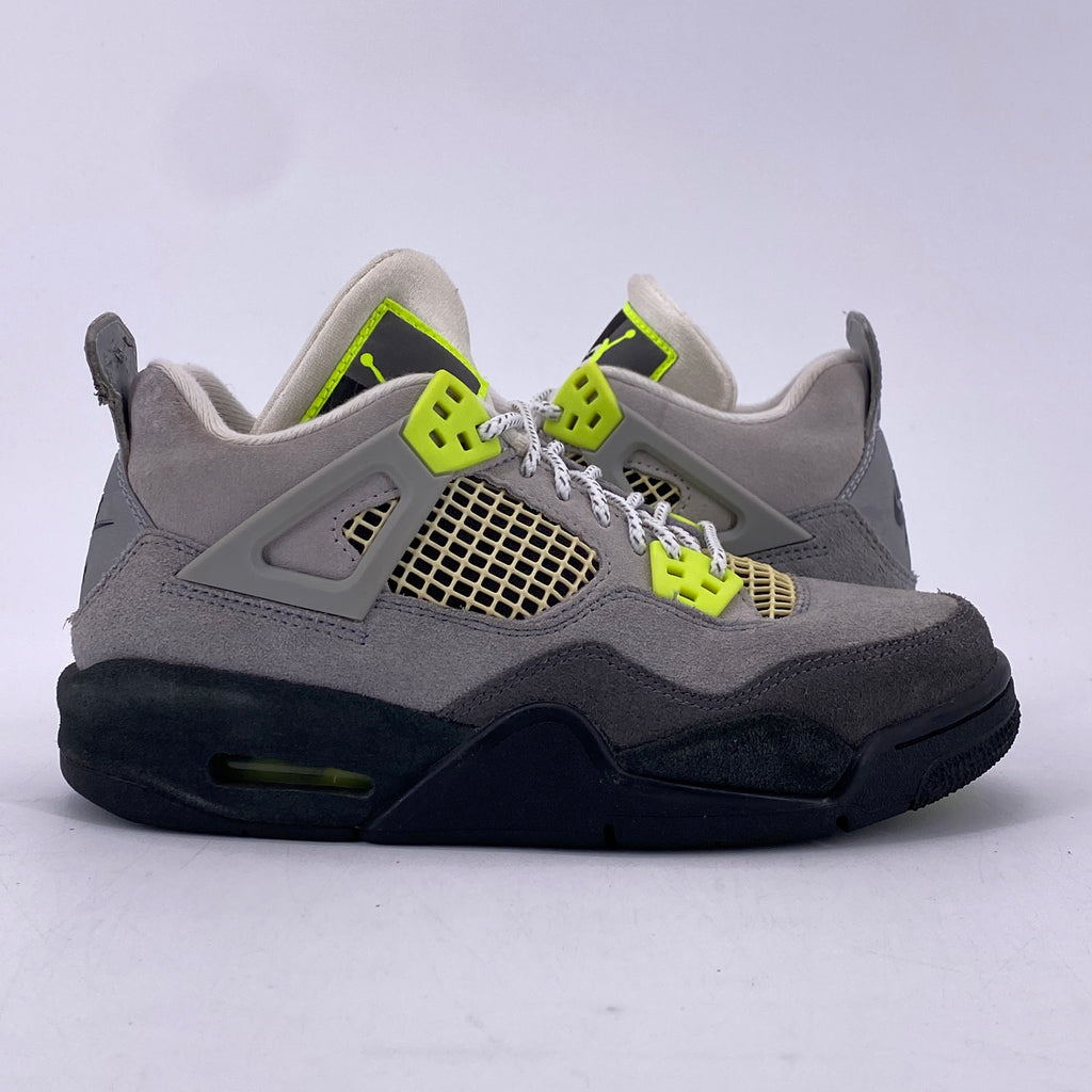 Air Jordan (GS) 4 Retro "Neon" 2020 Used Size 4Y