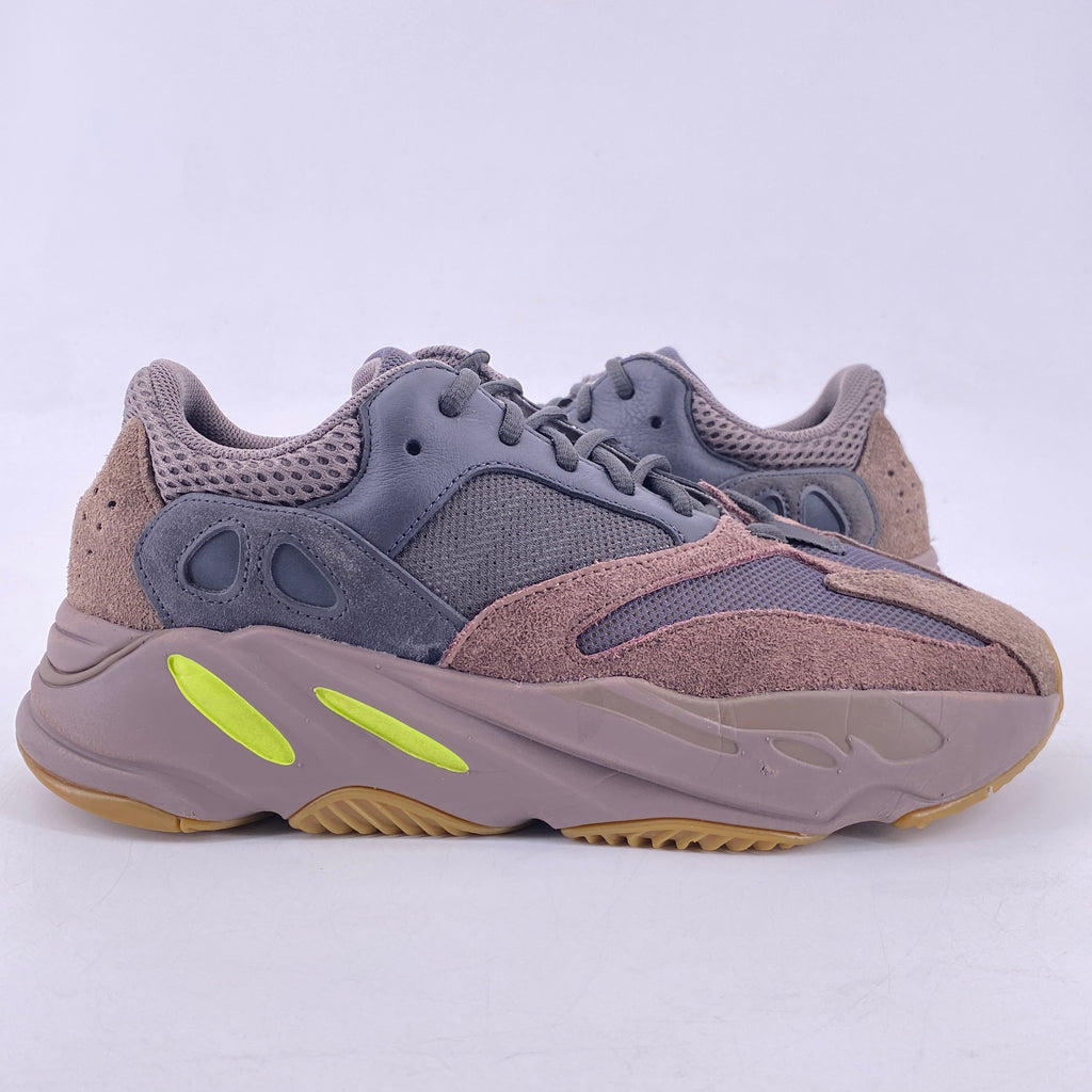 Yeezy 700 "MAUVE" 2018 Used Size 10