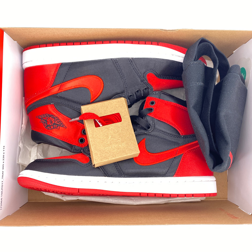 Air Jordan (W) 1 Retro High OG "Satin Bred" 2023 Used Size 7W