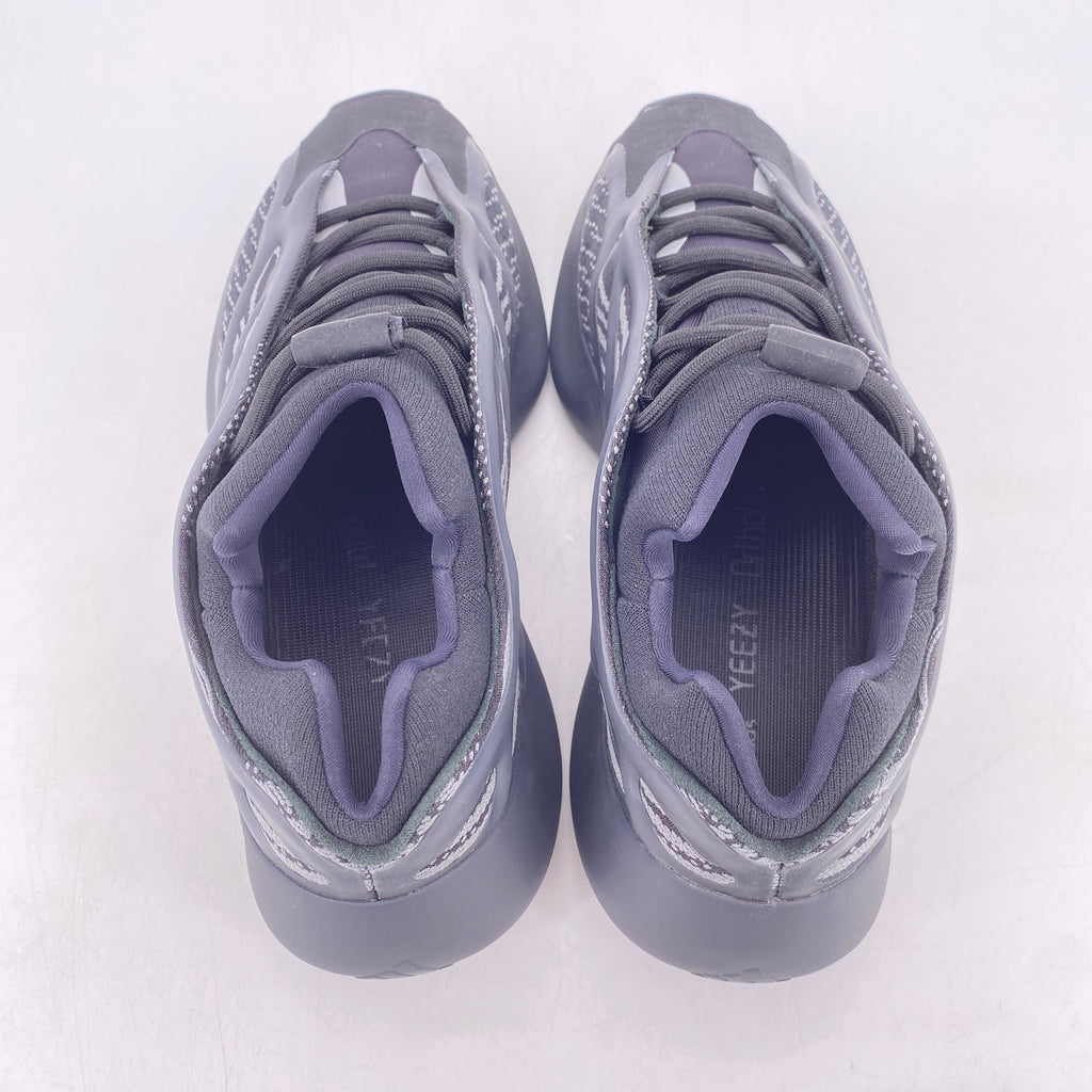 Yeezy 700 v3 "Dark Glow" 2021 Used Size 11.5