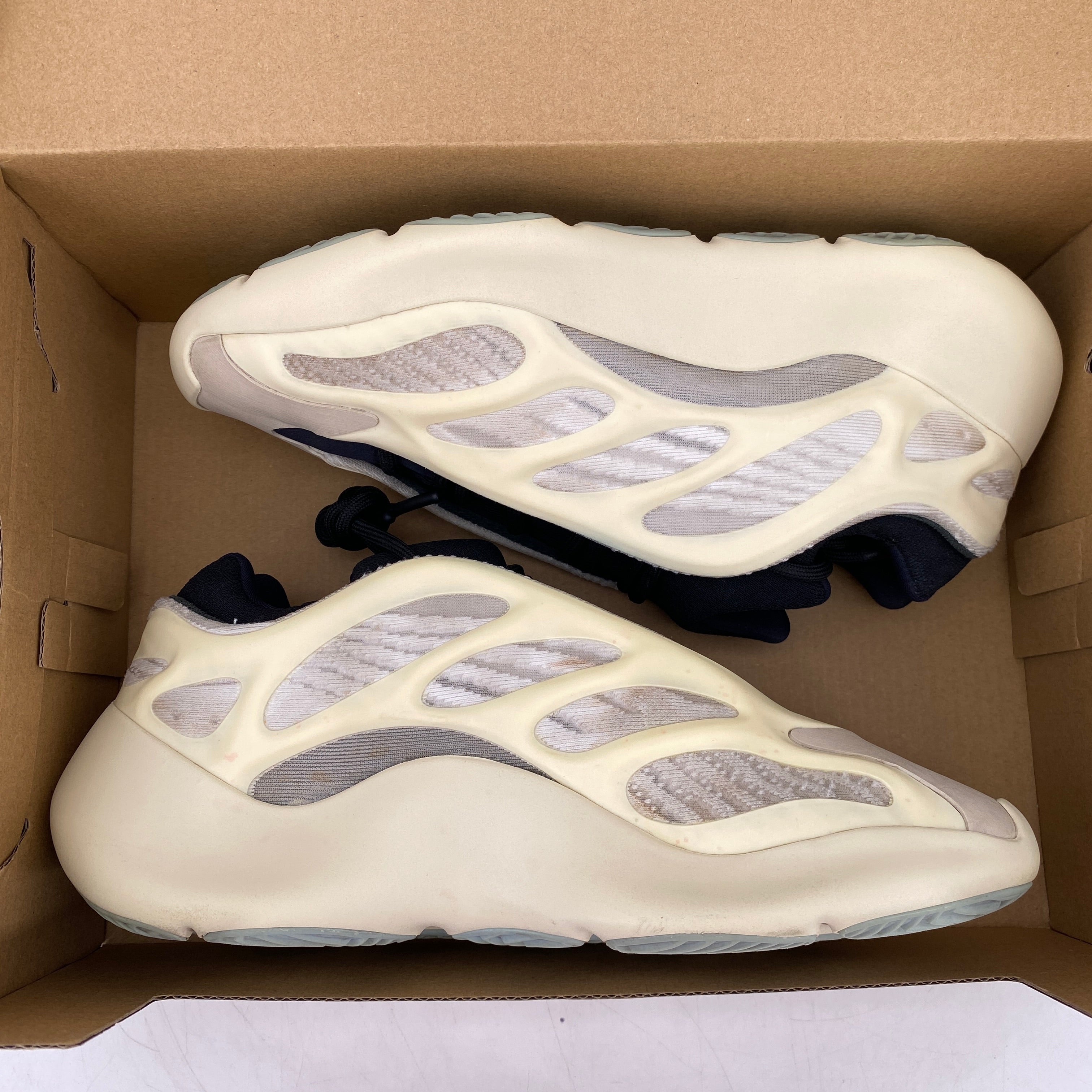Yeezy 700 v3 &quot;Azael&quot; 2022 Used Size 8.5