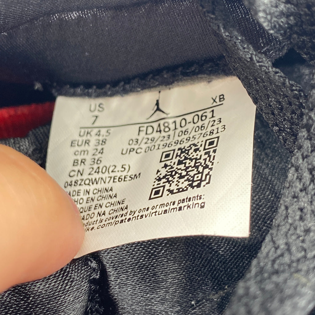 Air Jordan (W) 1 Retro High OG "Satin Bred" 2023 Used Size 7W