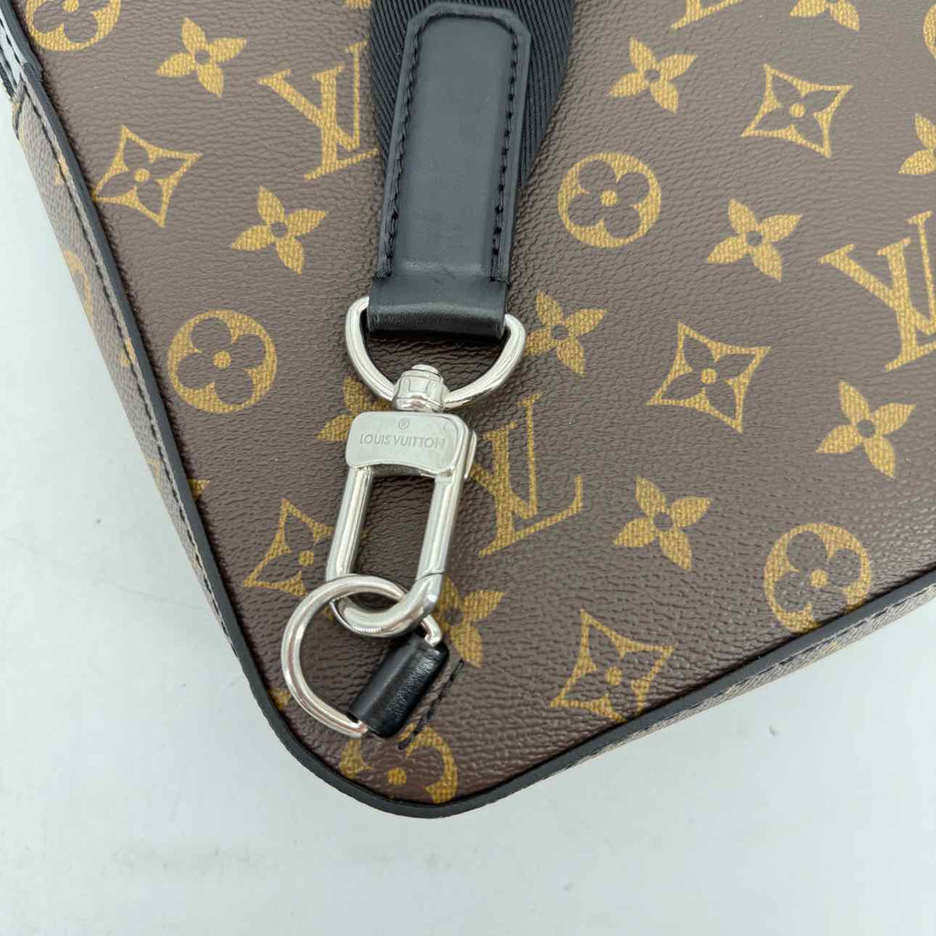 Louis Vuitton Bag "AVENUE SLING BAG" Used Brown