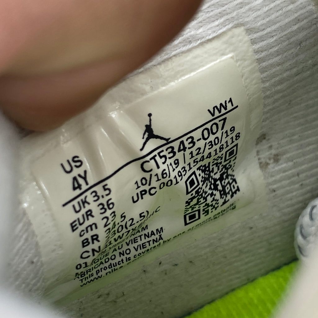 Air Jordan (GS) 4 Retro "Neon" 2020 Used Size 4Y