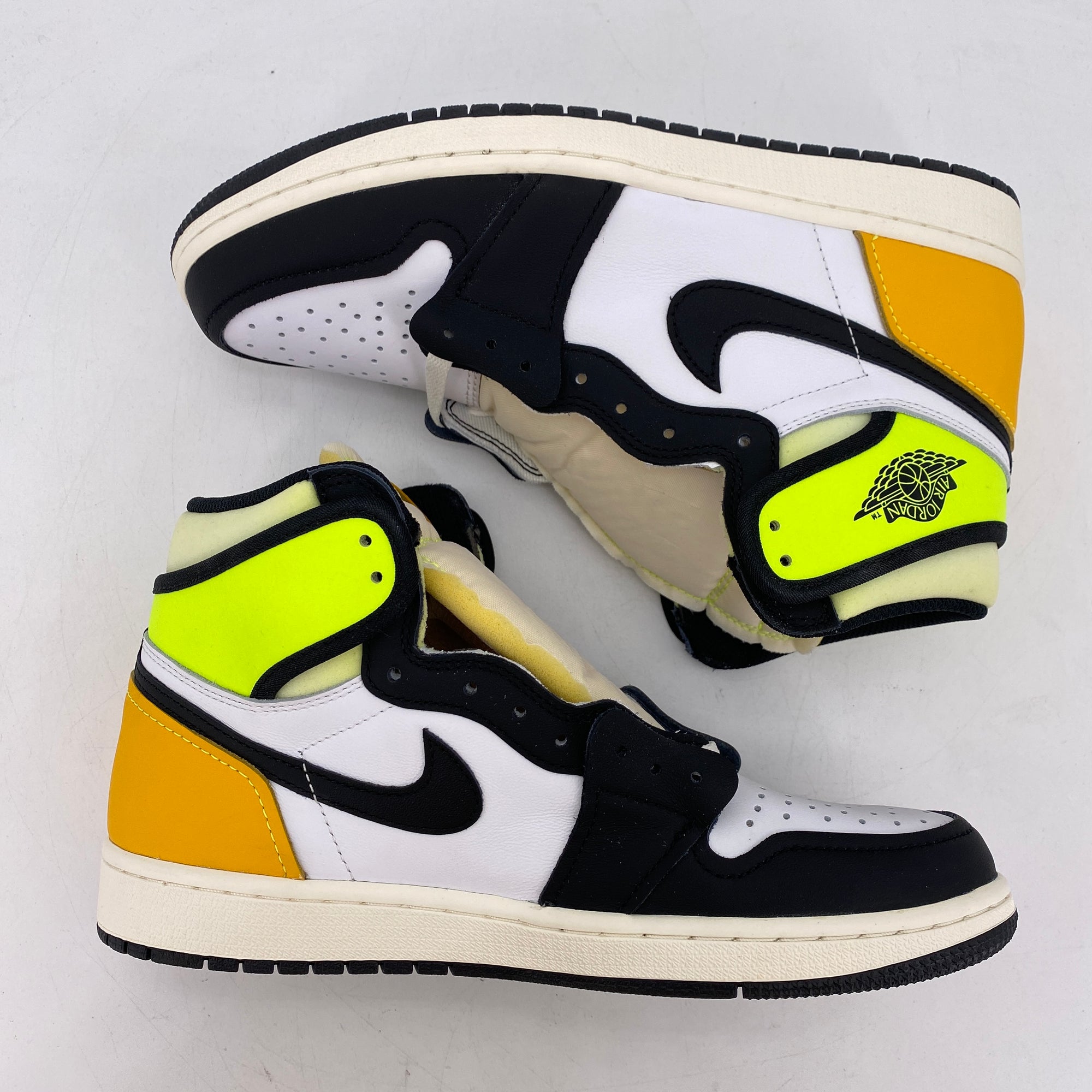 Air Jordan 1 Retro High OG &quot;Black Volt&quot; 2021 New (Cond) Size 8.5