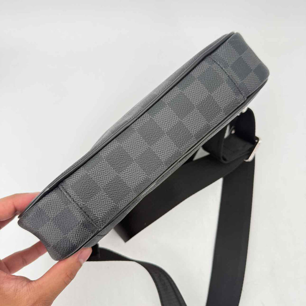 Louis Vuitton Crossbody "AMBLER DAMIER GRAPHITE" Used Black Size OS
