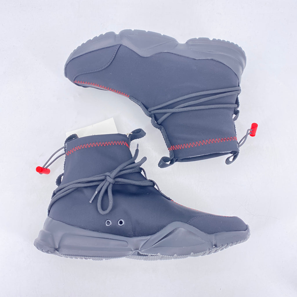 John Geiger 002 "Black"  New Size 6