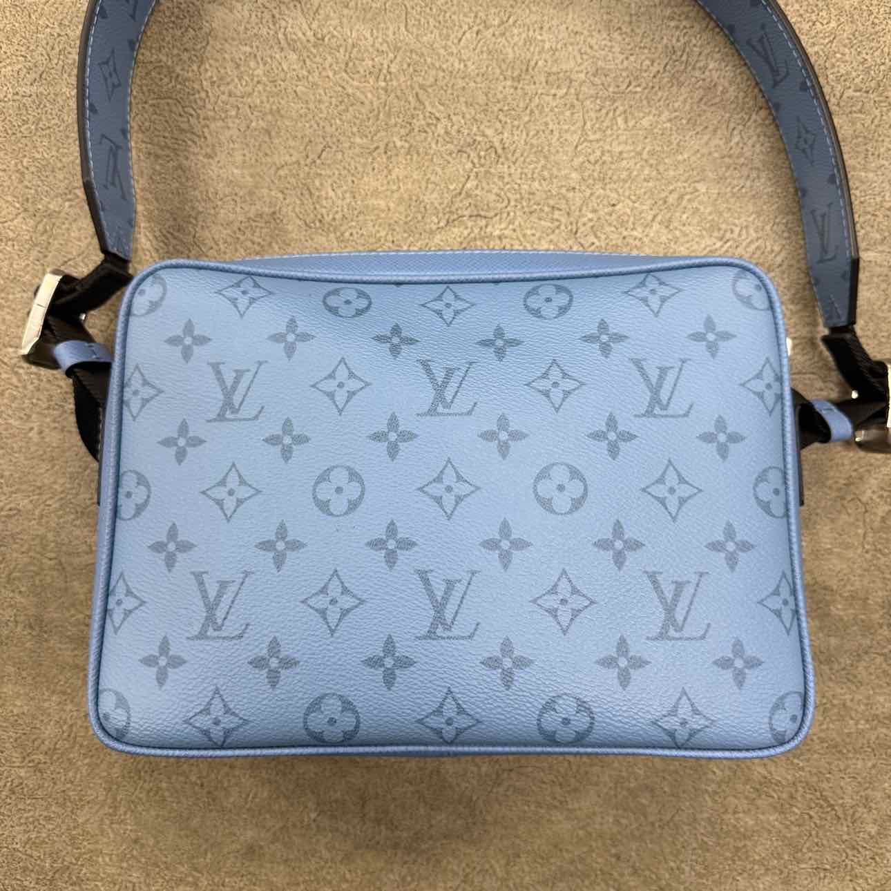 Louis Vuitton Messenger Bag &quot;OUTDOOR&quot; 2021 New Blue