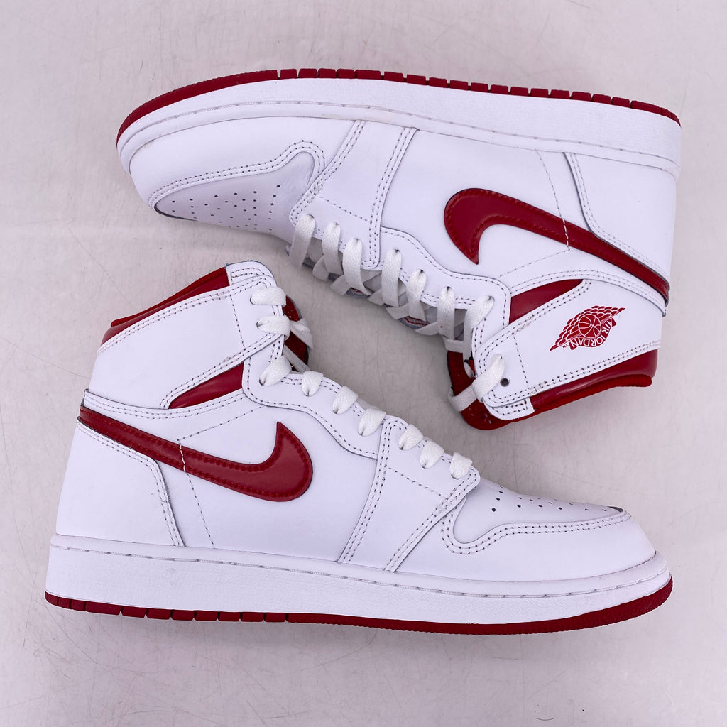 Air Jordan (GS) 1 Retro High "Metallic Red" 2017 Used Size 7Y