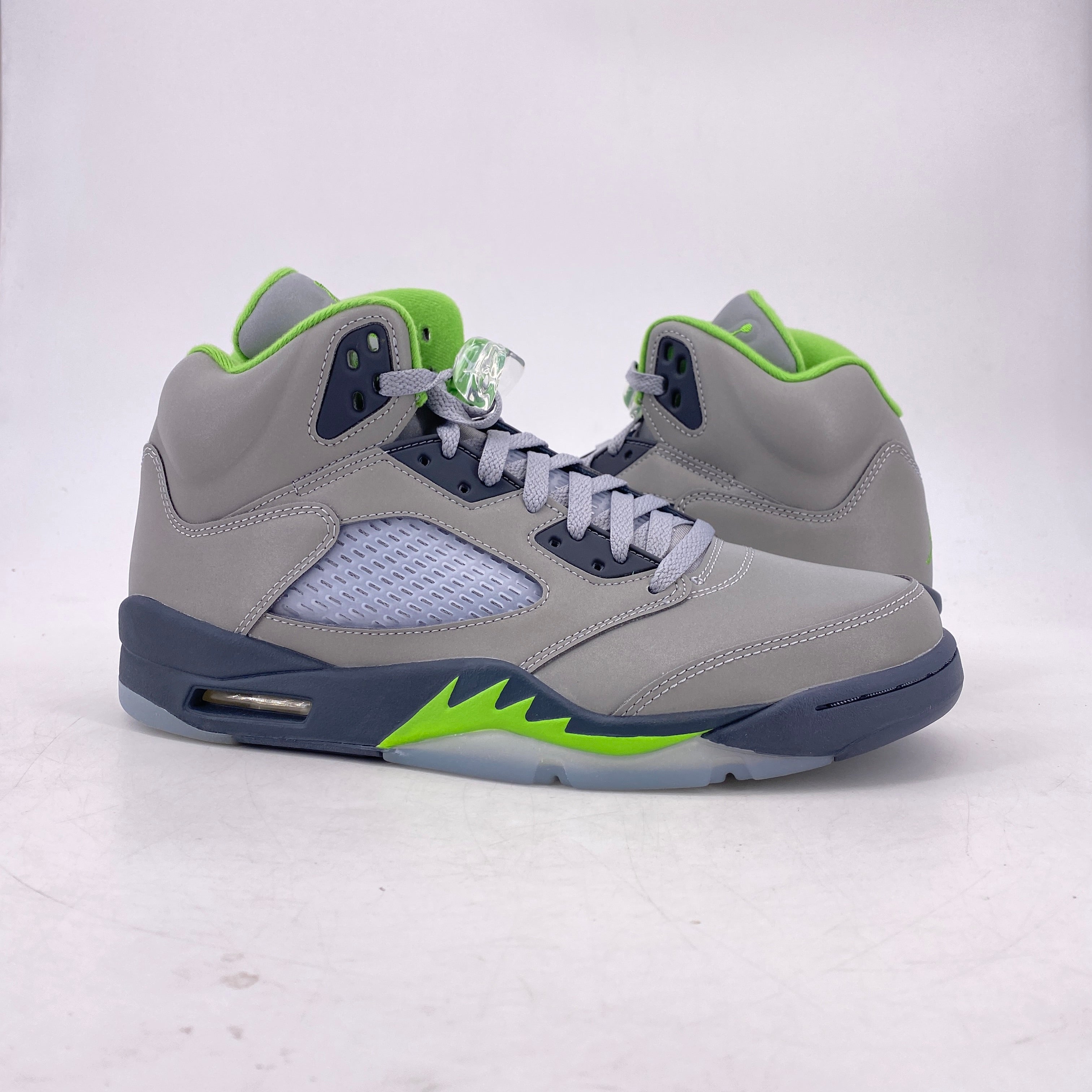 Air Jordan 5 Retro Green shops Bean Size 3.5 Y