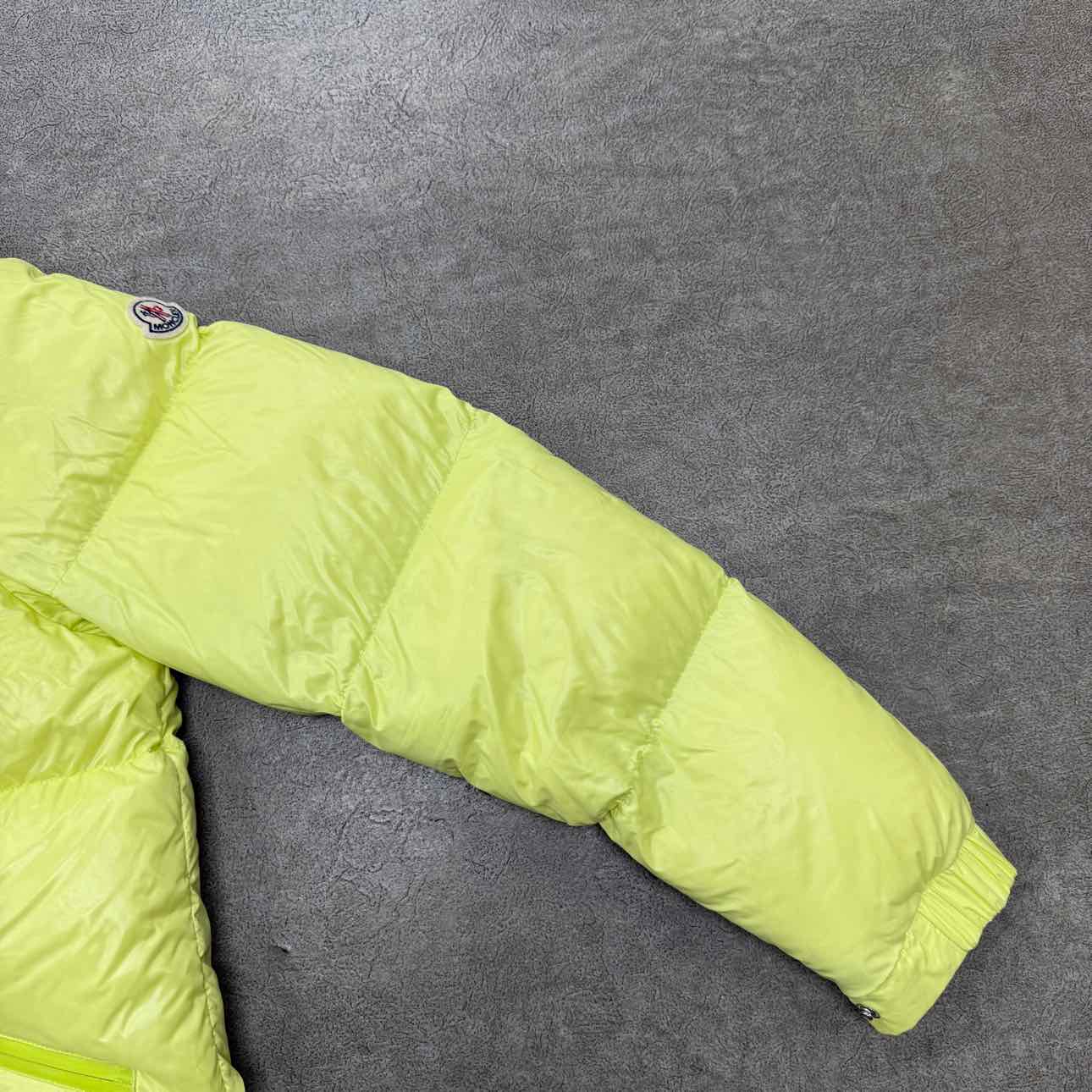 Moncler puffer jacket "GIUBBOTTO" Neon Used Size 4