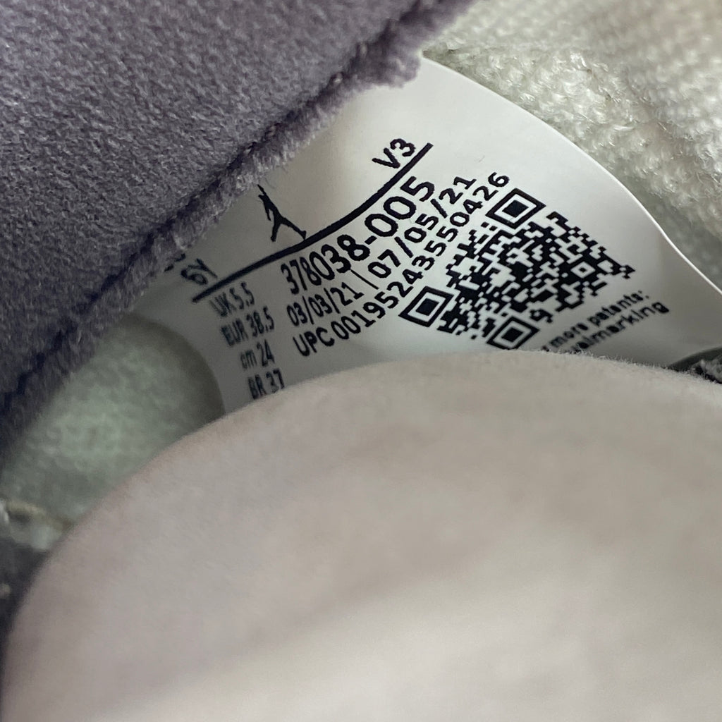 Air Jordan (GS) 11 Retro "Cool Grey" 2021 Used Size 6Y