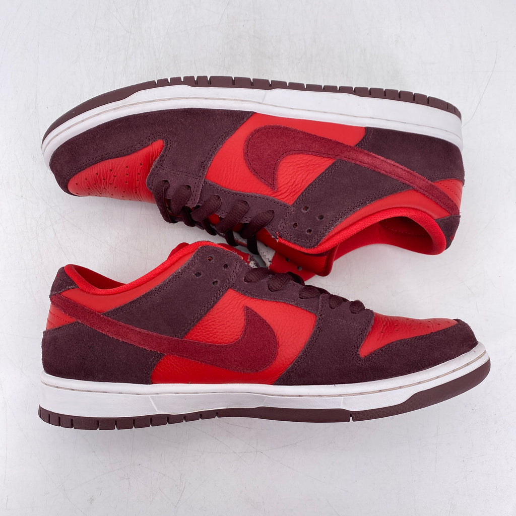 Nike SB Dunk Low "Cherry" 2022 Used Size 10.5