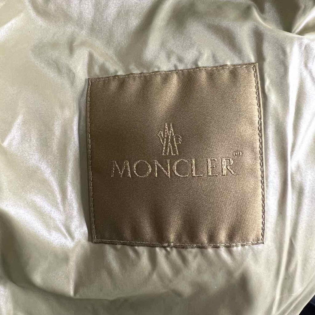 Moncler Jacket "GIUBBOTTO DERVO" Black Used Size 4